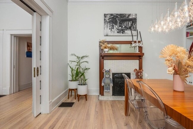 Building Photo - 242 Haralson Ave NE