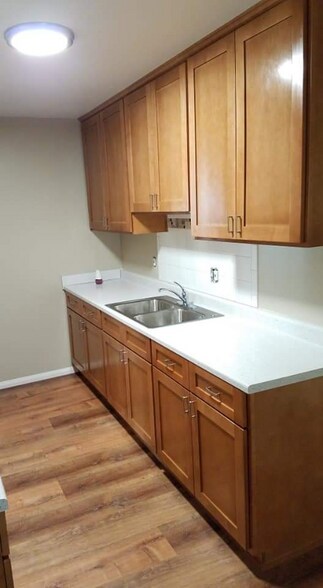 Building Photo - 4075 Oakwood Ave