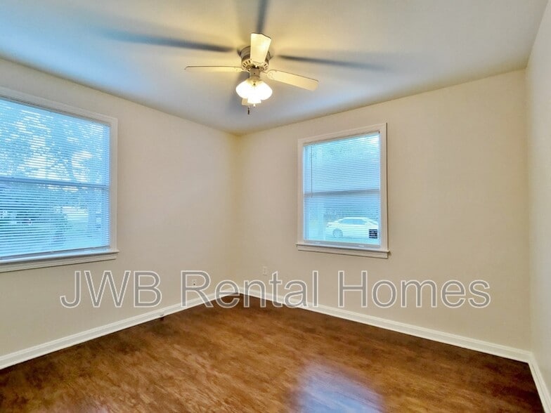 Building Photo - 1262 Wainwright Dr
