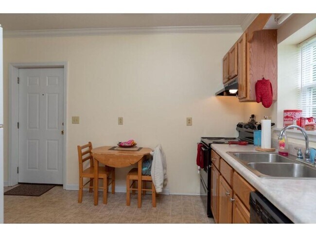 Building Photo - 1801 Indian Ridge Rd