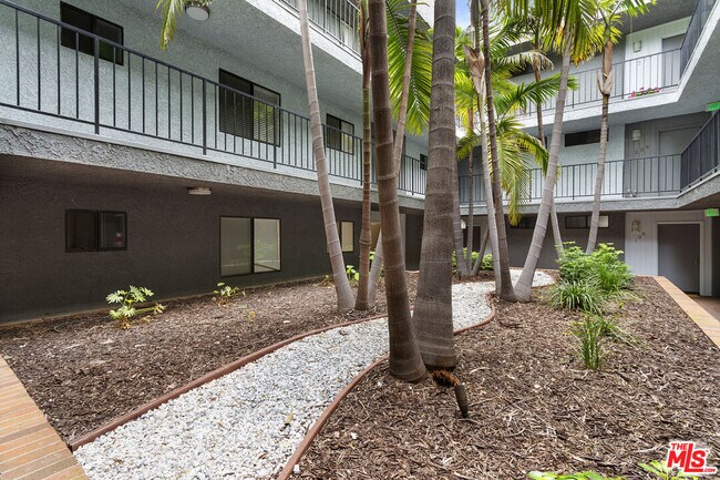 Primary Photo - 1226 Amherst Ave