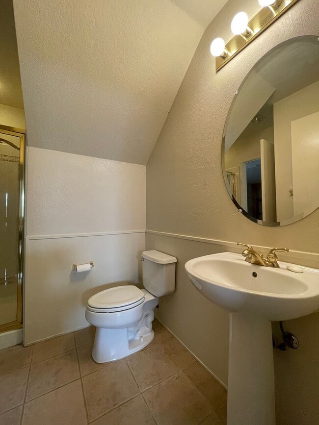 Building Photo - Large Two Story Home with Bonus Room, Cove...