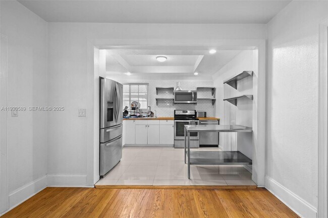 Building Photo - 555 NE 73rd St