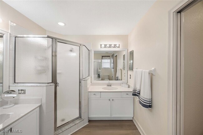 Building Photo - 640 Luisa Ln