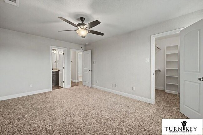 Building Photo - Stunning 3/2 Duplex in Weatherford — Granite Kitchen, Fenced Yard & Water Bill Included!