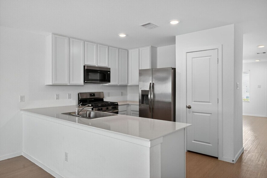 Building Photo - 21255 Fieni Dr