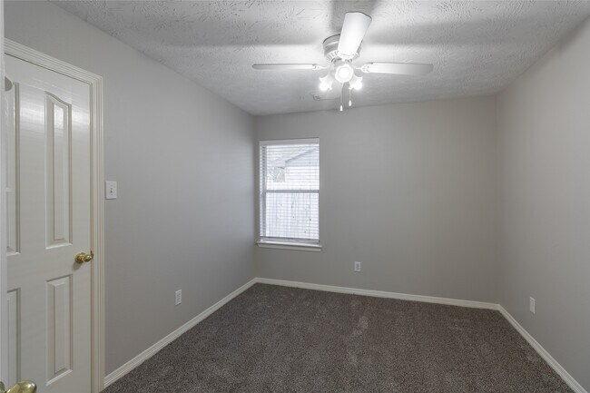Building Photo - 4931 Tealgate Dr
