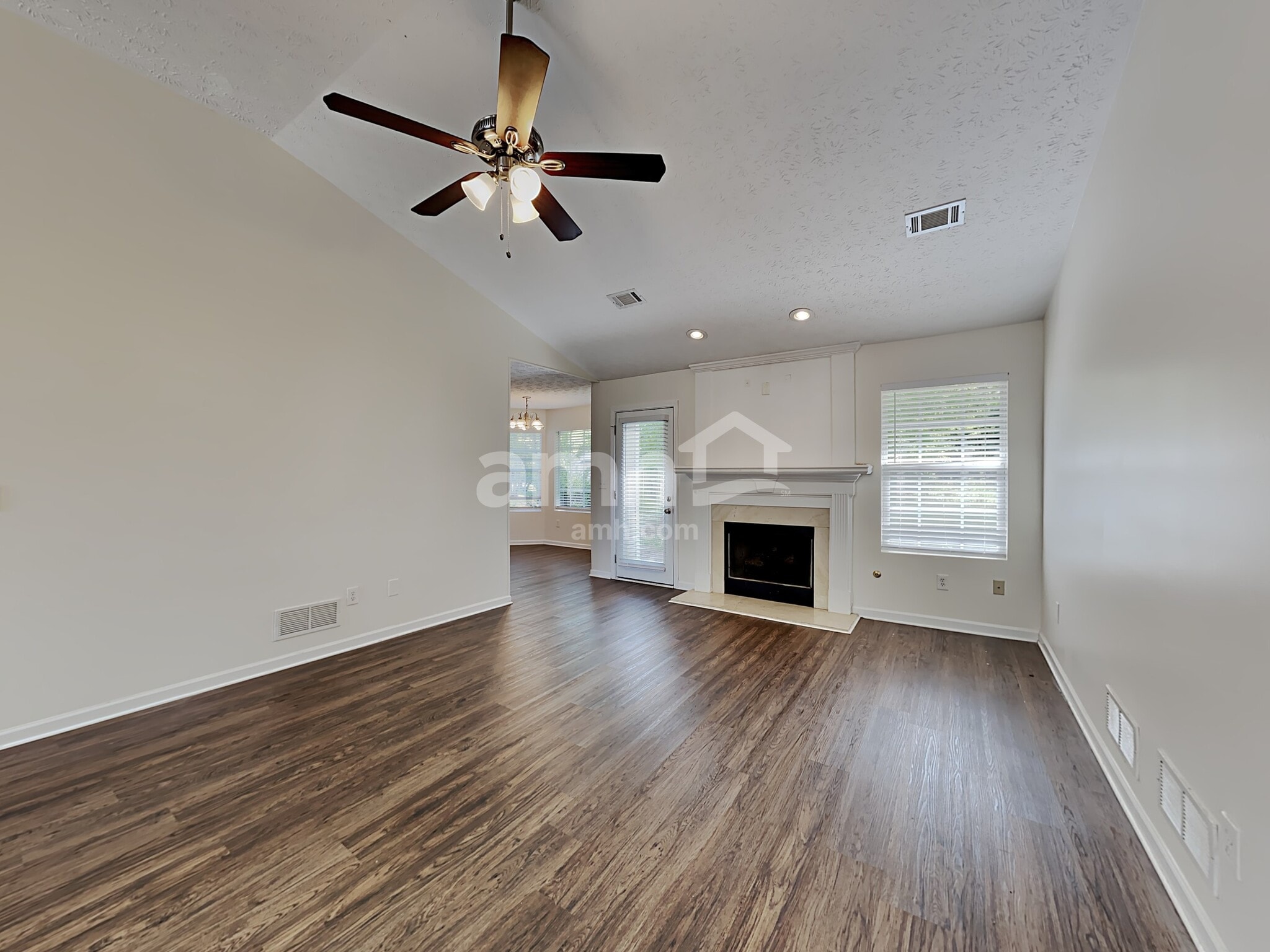 Building Photo - 910 Harbins View Dr