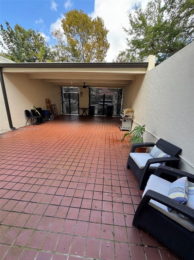 Building Photo - Southwest 102nd Place, Miami, FL 33173 - 3 BR 2.5 BA townhouse