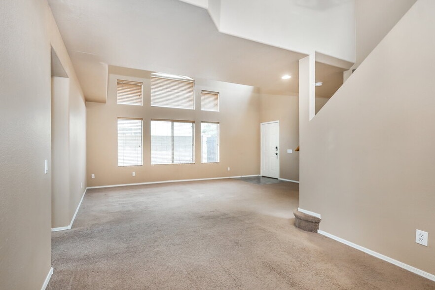 Building Photo - 250 W Juniper Ave