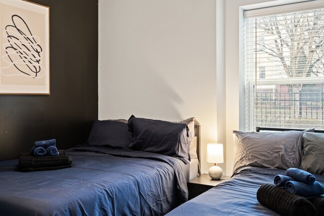 Building Photo - 2037 Statesville Ave