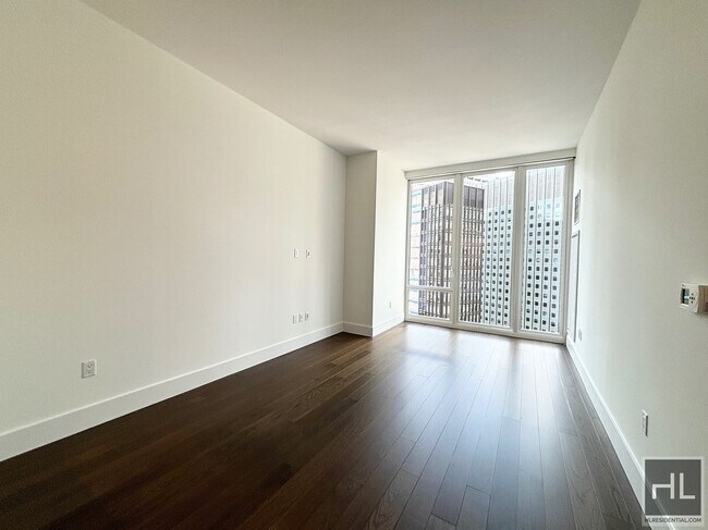 Building Photo - 222 E 44th St