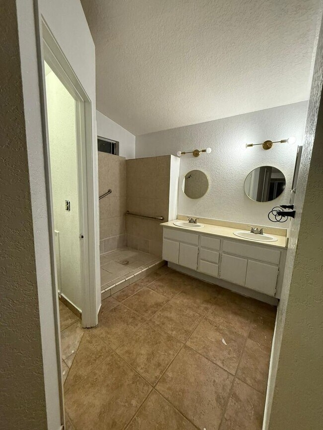 Building Photo - Charming Single Family Home! Available 8/10/2026 -HOME IS CURRENTLY OCCUPIED!