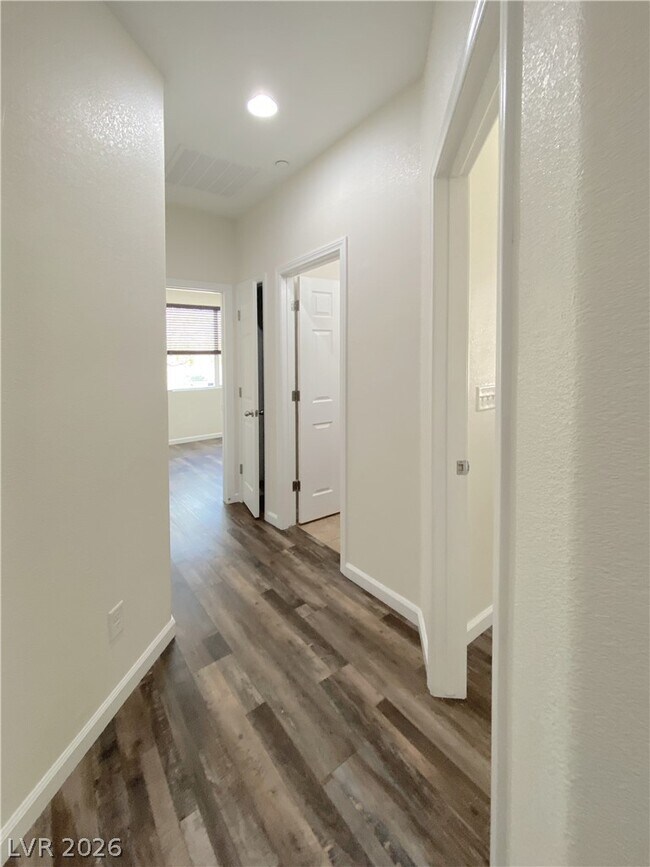 Building Photo - 1000 Aspen Cliff Dr