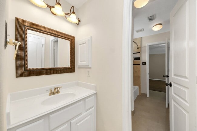 Building Photo - 2218 Longspur Ln