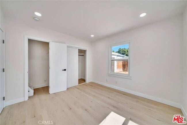 Building Photo - 338 S 3rd Ave