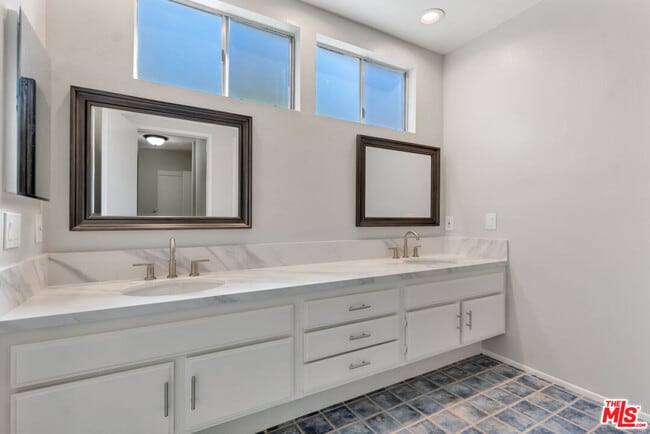 Building Photo - 603 Racquet Club Ln