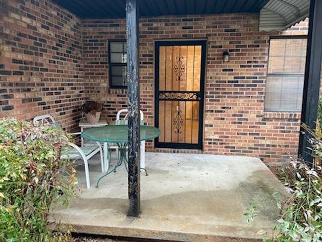 Building Photo - PRICE IMPROVEMENT!!  CHARMING 2 BEDROOM CO...