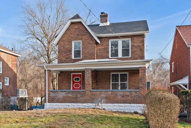 Building Photo - Newly Renovated 3 Bedroom home in East Pittsburgh available now!
