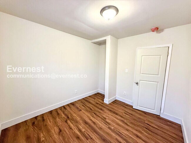 Building Photo - 205 9th Ave W