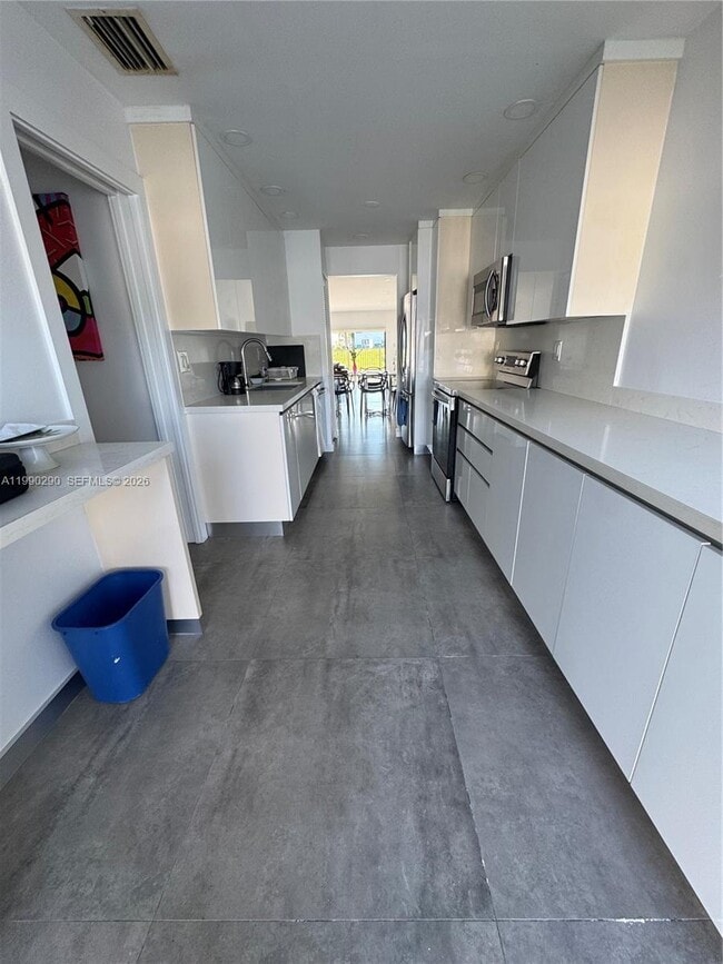 Building Photo - 534 NE 195th St