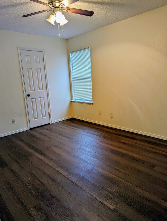 Building Photo - 8109 Foxfire Ln
