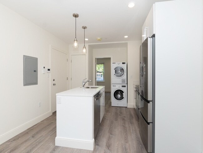 Building Photo - 46 Melrose St