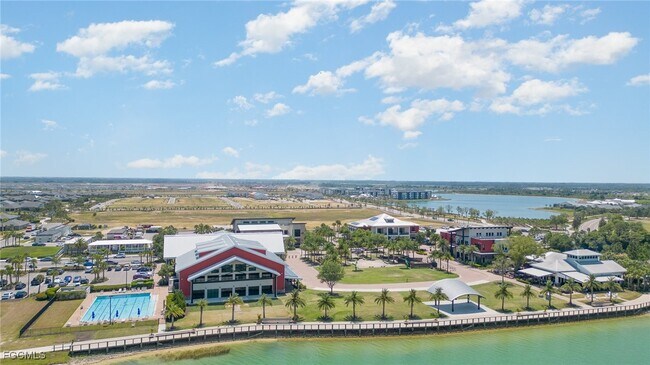 Building Photo - 44525 Palm Frond Dr