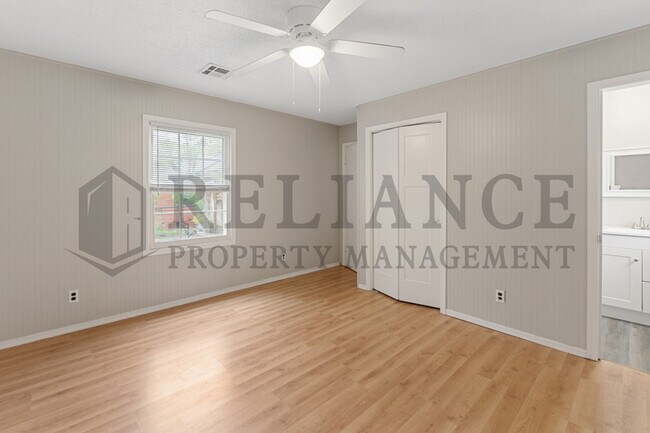 Building Photo - 1128 N Estelle St