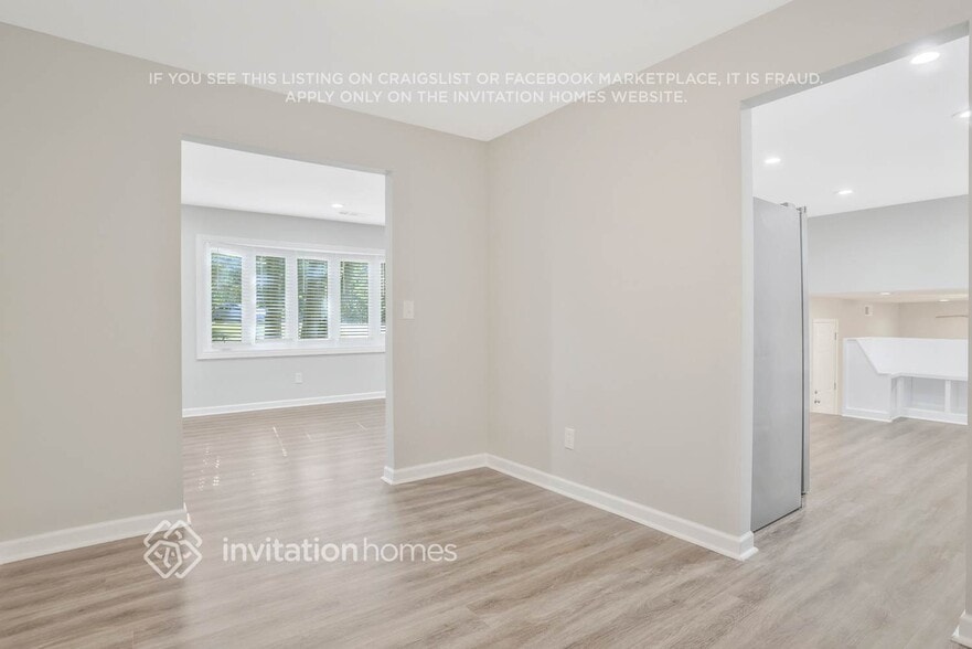 Building Photo - 3049 Larkspur Cir SW