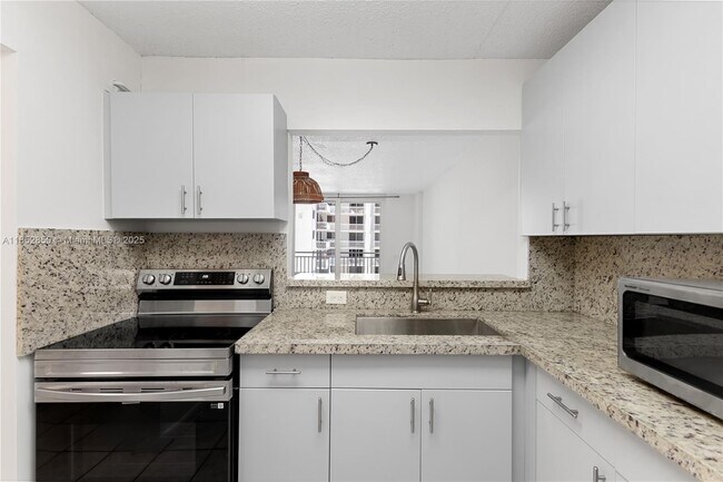 Building Photo - 345 Ocean Dr