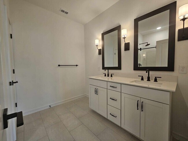 Building Photo - 8438 Tranquil Bay Ct