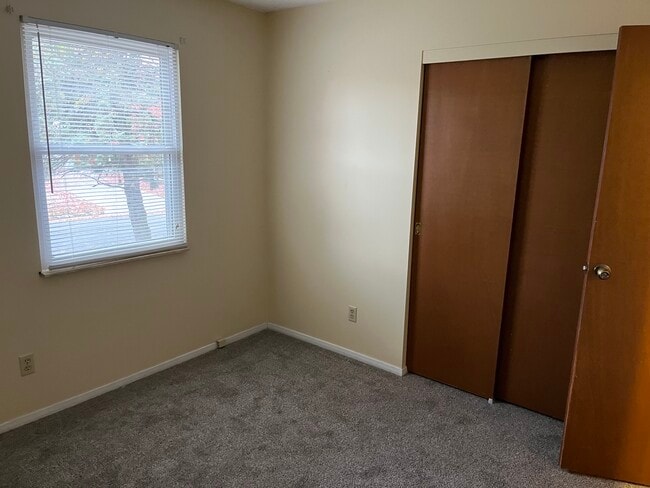 Building Photo - 30 Old Orchard Ln