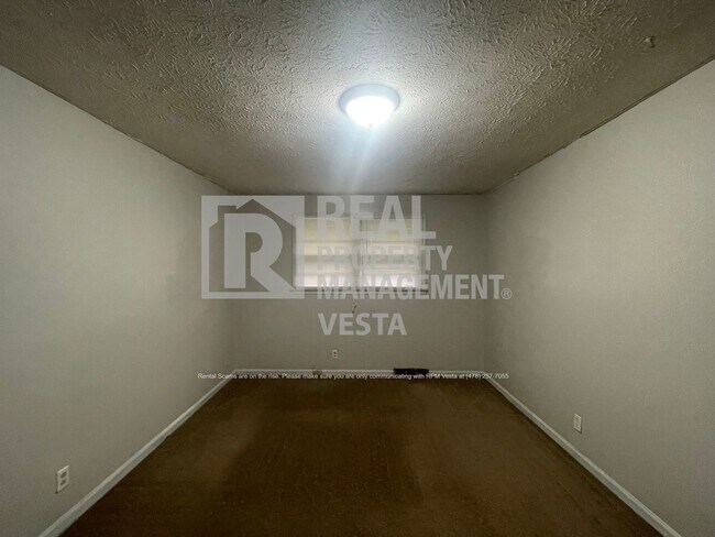 Building Photo - Solidly Built Three Bedroom House in West ...