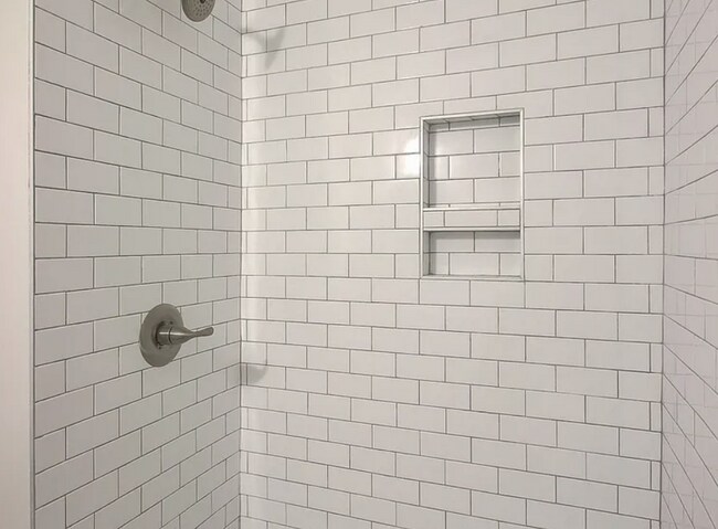 Building Photo - Newly Renovated 3-Bedroom in Hickory Valley Condos, Community Pool and Pet Friendly!