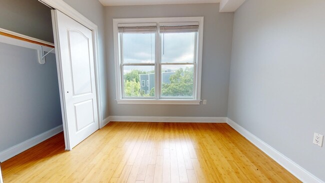 Building Photo - 5 Monitor St