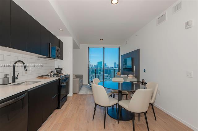 Building Photo - 398 NE 5th St