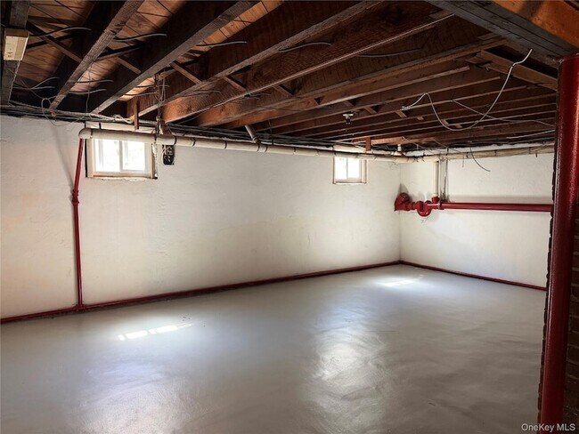 Building Photo - 2100 Hillside Ave