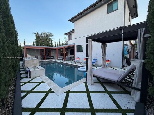 Building Photo - 13661 SW 160th Ct