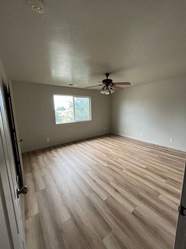 Building Photo - Three bedroom, 2.5 bath townhome