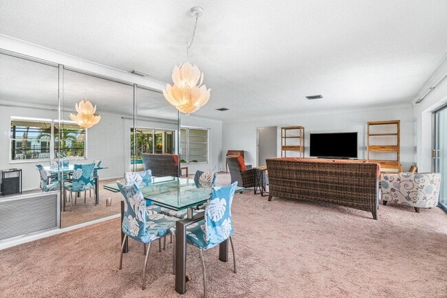 Building Photo - 1350 SW 13th Pl