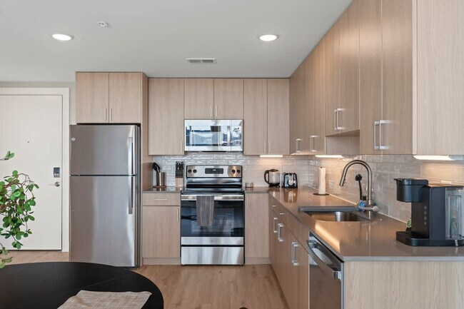 Building Photo - 901 Canal St