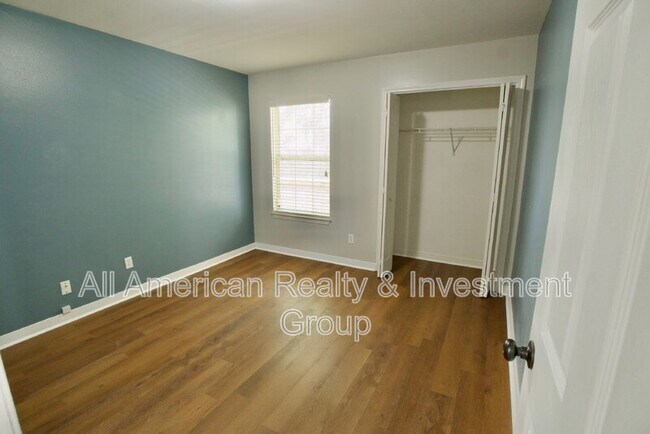 Building Photo - 1911 Summer Hills Ln