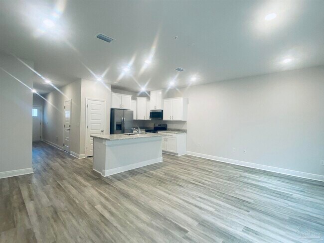 Building Photo - 710 Giese Ln