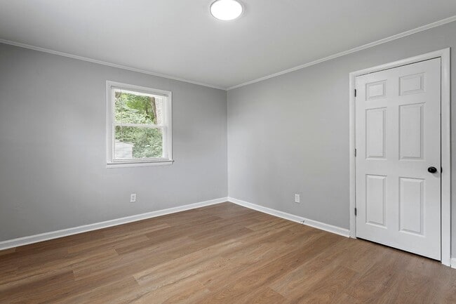 Building Photo - Move-In Ready Ranch Home in Prime Princeto...
