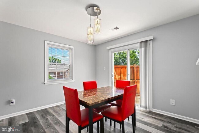 Building Photo - 9904 Hagel Cir