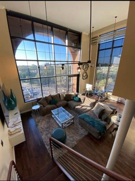 Primary Photo - 1025 S Shepherd Dr