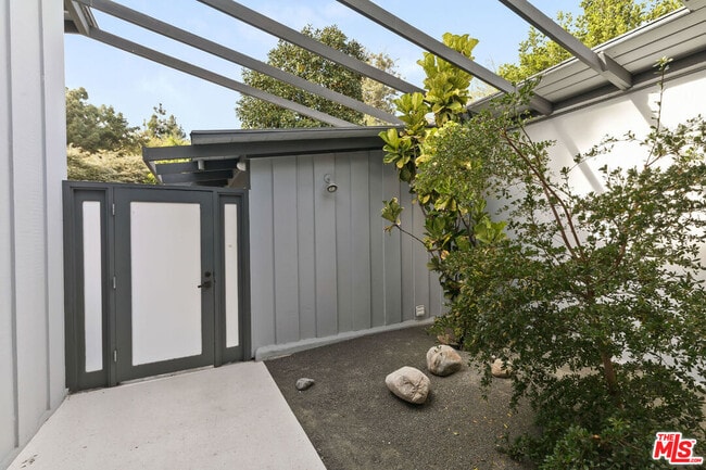 Building Photo - 7560 Lolina Ln