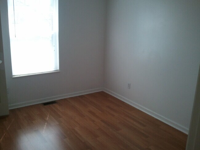 Building Photo - 2445 Hoitt Ave