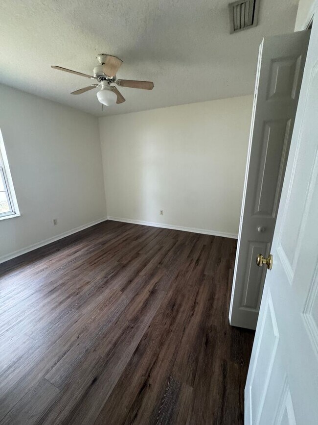 Building Photo - Charming 3BR/2BA Home in Countryside Estat...
